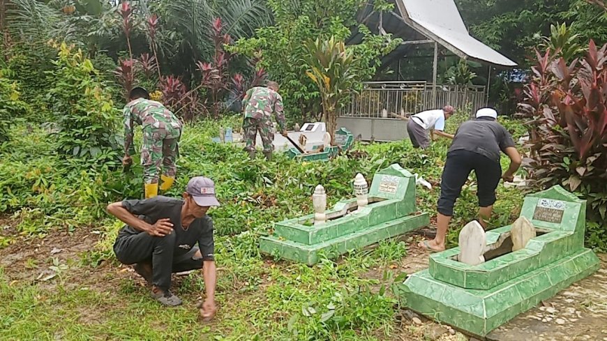 Karya Bakti Koramil Astambul di TPU Desa Tambangan